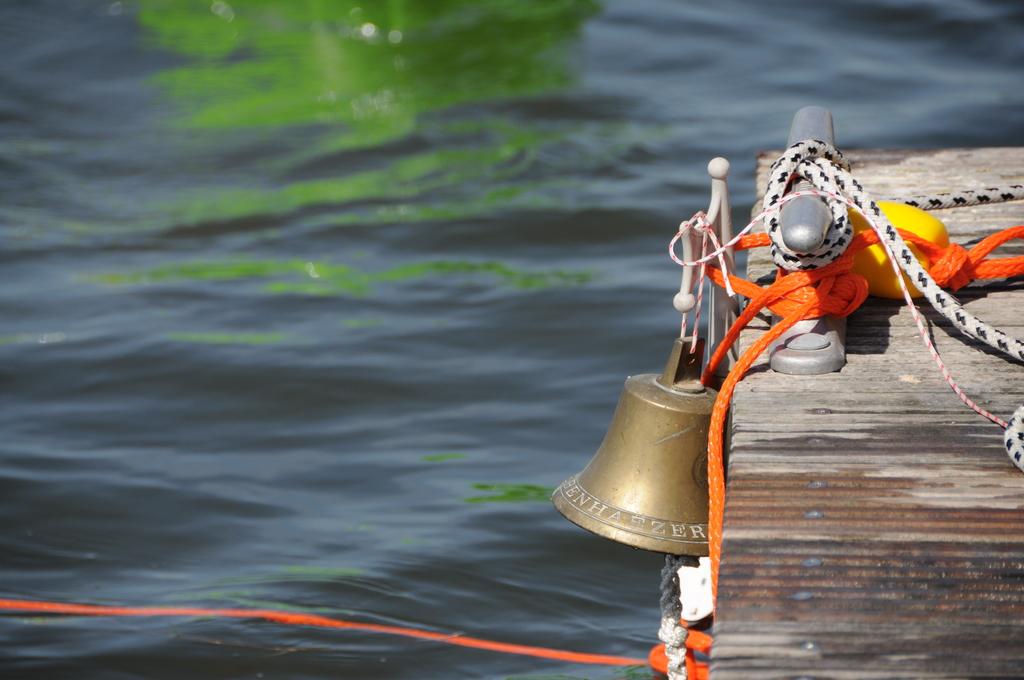 Glocke an Steg